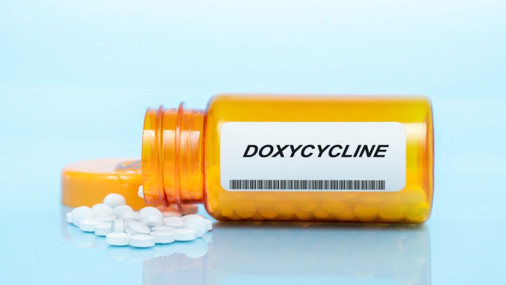 Flacon de doxycycline utilisé en prévention post-exposition des IST