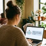 Personne utilisant un ordinateur portable avec un message affiché de l'intelligence artificielle.